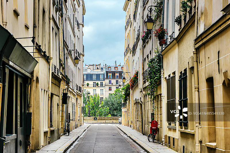 法国巴黎圣路易岛的一条小街道图片素材