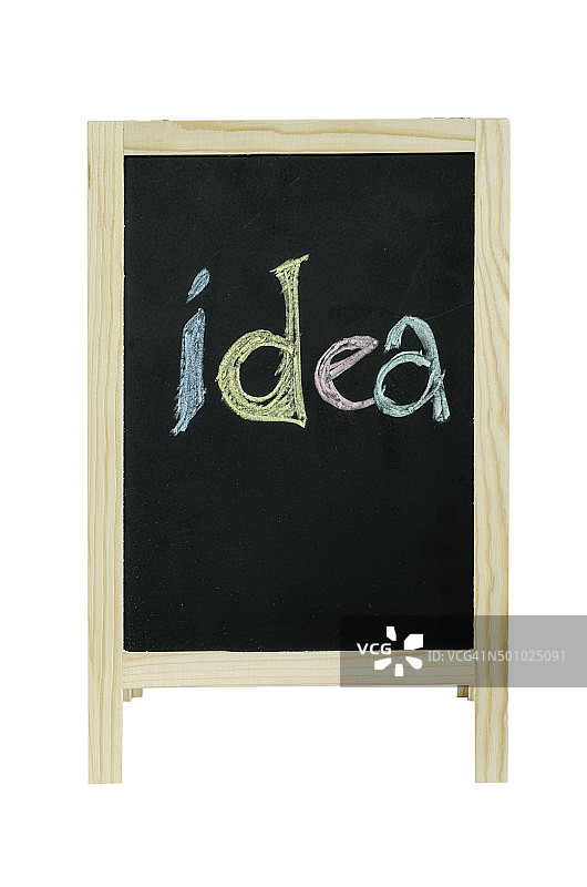 “想法”文本在黑板上与剪切路径。图片素材
