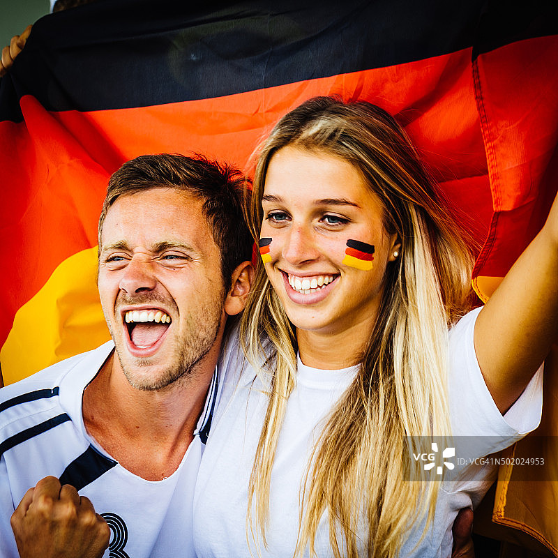 年轻的德国球迷在体育场图片素材