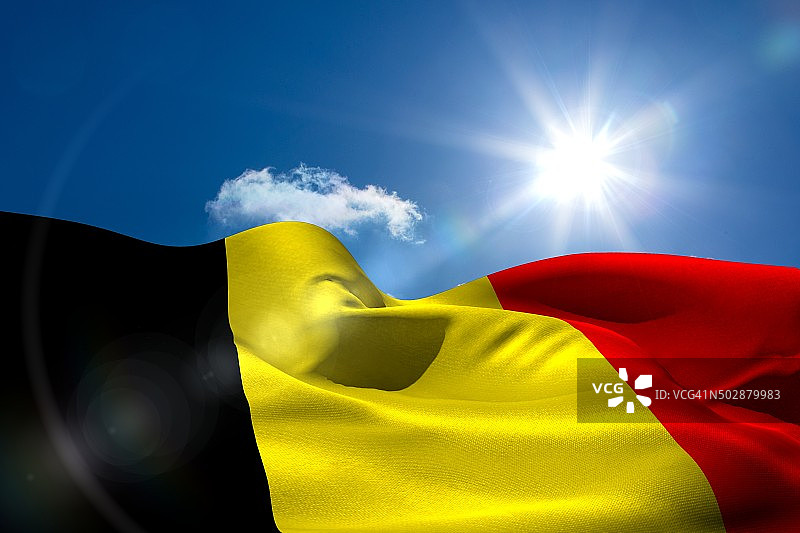 晴朗天空下的比利时国旗图片素材