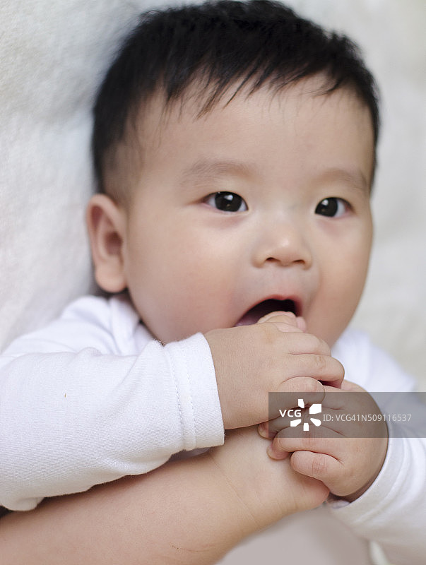 可爱的亚洲婴儿图片素材