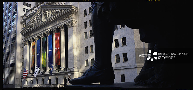 纽约证券交易所外景和约翰·昆西·亚当斯·沃德《乔治·华盛顿》腿部细节图片素材