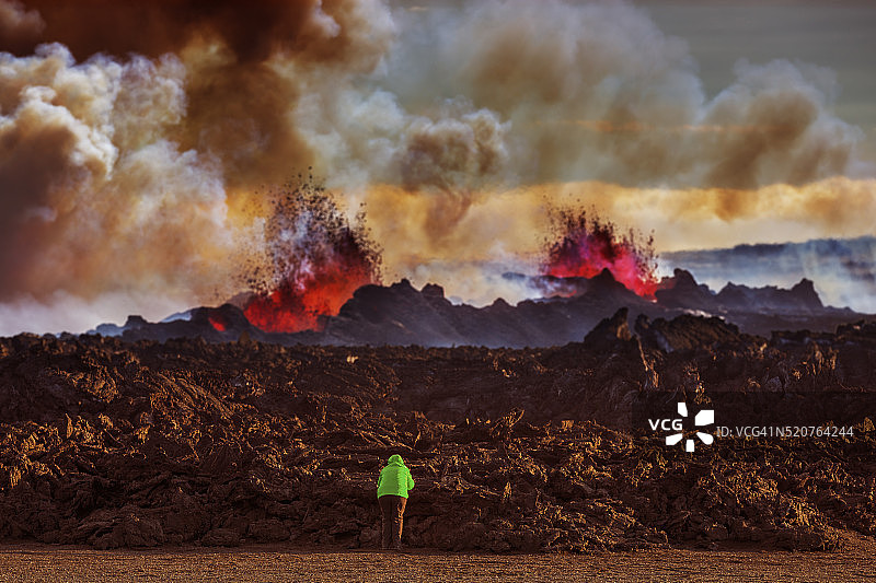 冰岛巴尔达邦加火山附近的Holuhraun裂缝喷发图片素材
