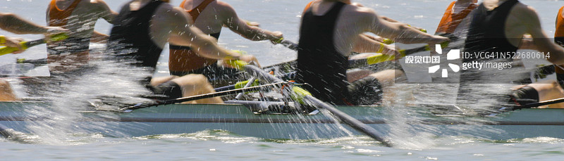 参加圣地亚哥赛艇队经典赛的赛艇队图片素材