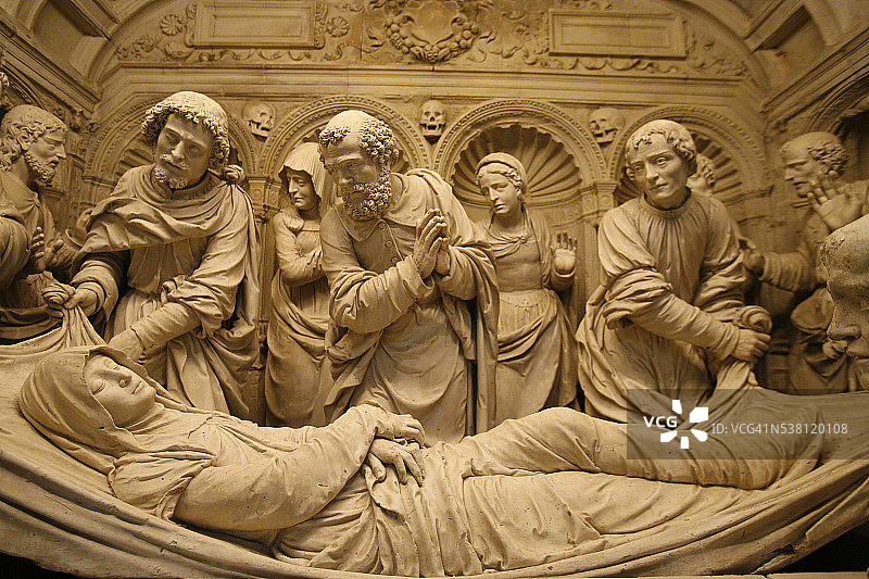 索尔米斯修道院教堂圣母玛利亚的安葬雕塑图片素材