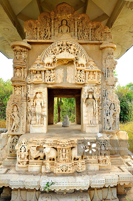 Ranakpur耆那教寺庙(15世纪)，供奉阿迪纳特，由迪帕克创建。图片素材