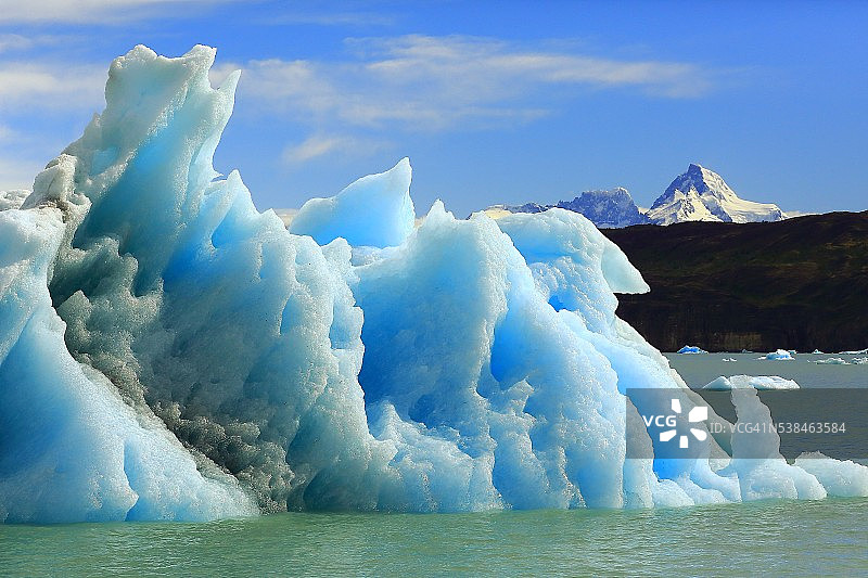 巡游进入阿根廷湖，冰山和冰川乌普萨拉，巴塔哥尼亚图片素材