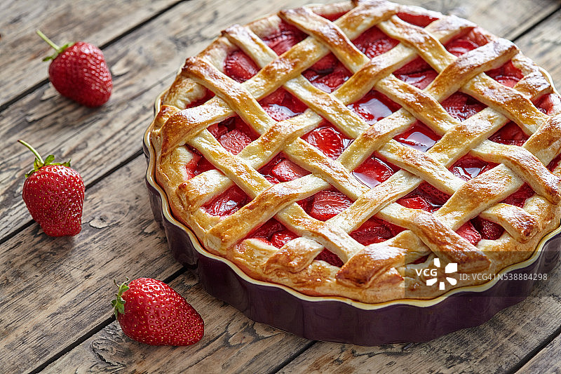 甜草莓派，馅饼，蛋糕，传统烘焙糕点食品图片素材
