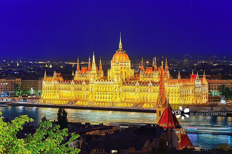 晚上的匈牙利议会。布达佩斯。图片素材