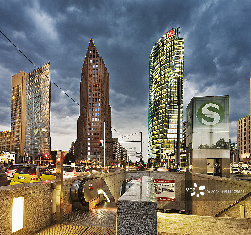 波茨坦广场，广场和高速火车站入口图片素材