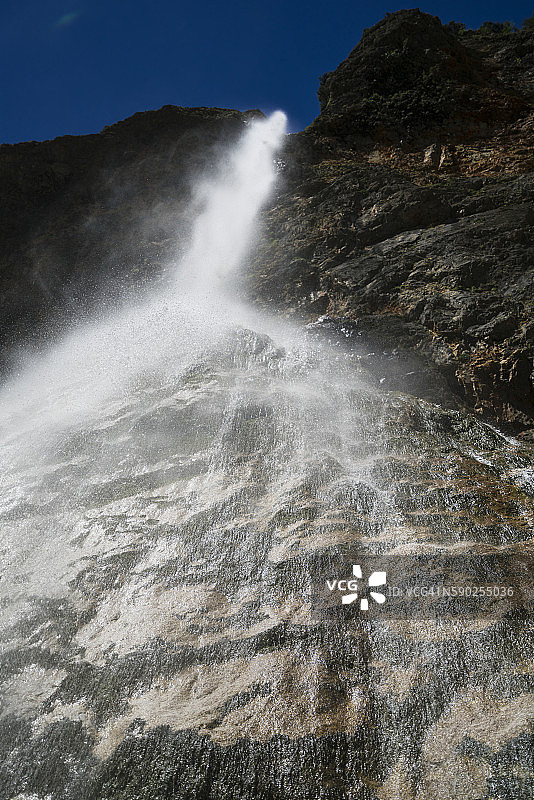 在斯洛文尼亚洛加尔山谷尽头的林卡瀑布下图片素材