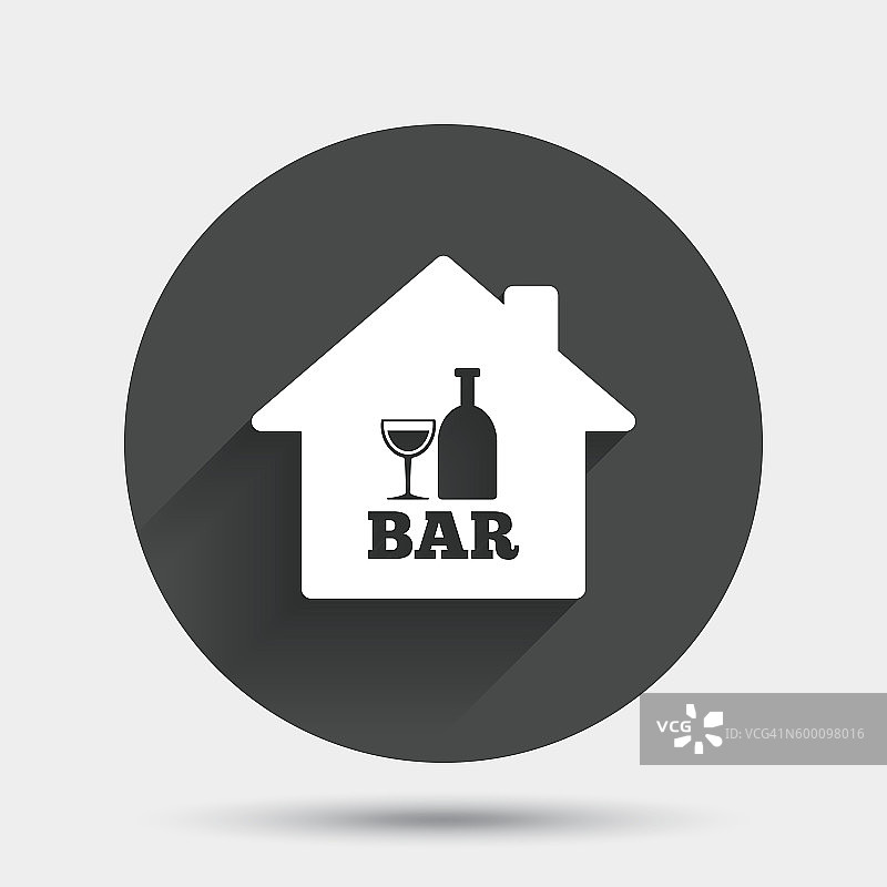 酒吧或酒吧标志图标。酒瓶和玻璃杯。图片素材