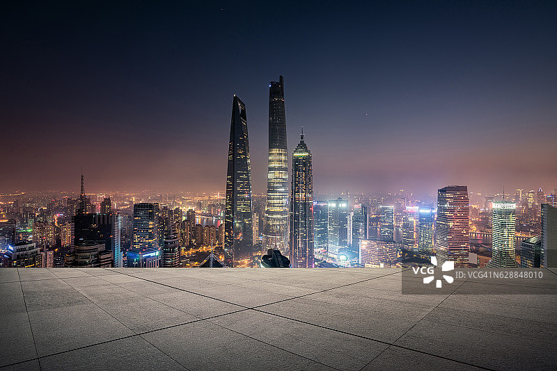 从空楼层俯瞰上海的城市景观和天际线图片素材