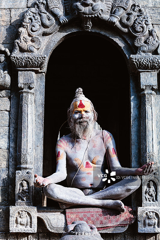 尼泊尔加德满都印度教苦行僧的肖像图片素材