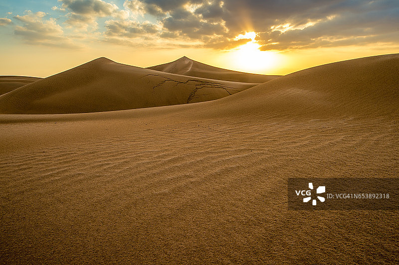 日落时分的沙丘图片素材