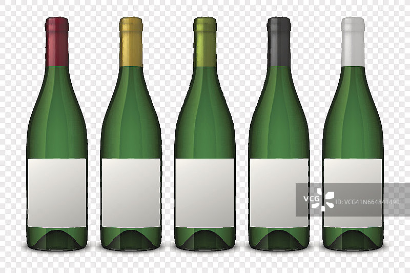 设置5个真实的向量绿色酒瓶与白色标签隔离在透明的背景。EPS10中的设计模板图片素材