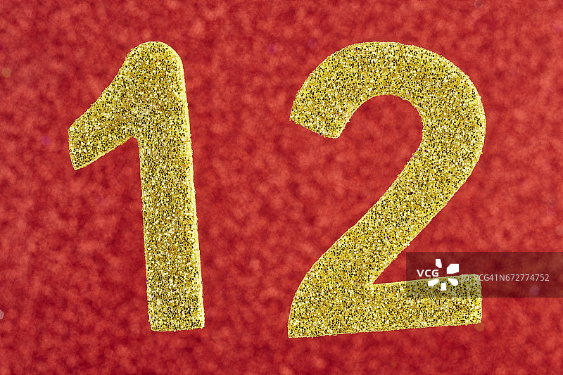 12号，红色背景上的黄色。周年纪念日。图片素材