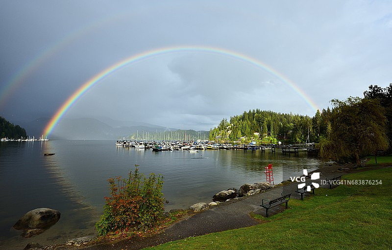 深湾双彩虹，北温哥华，BC图片素材