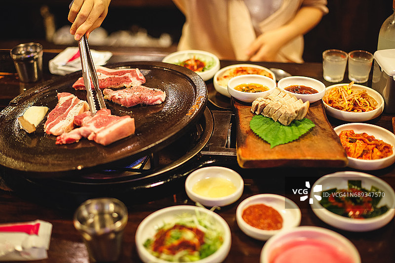 韩国济州岛，韩国烧烤及配菜图片素材