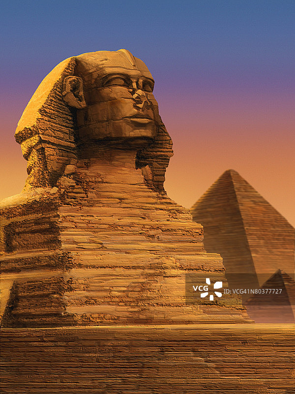 狮身人面像以吉萨金字塔为背景，彩色图片素材