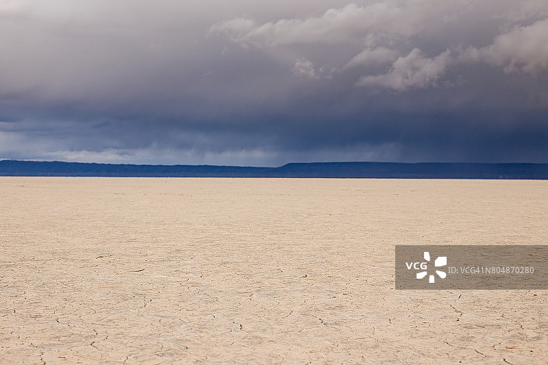阿尔沃德沙漠海滩和暴风云图片素材