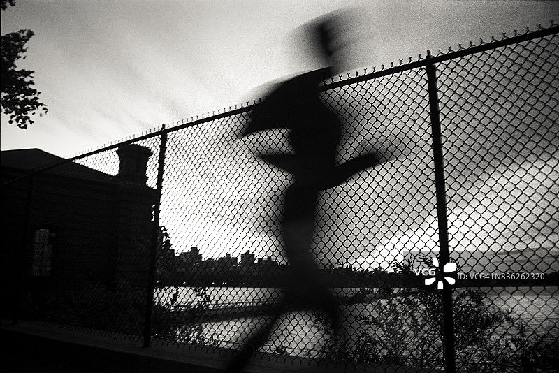 一名男子在中央公园慢跑图片素材