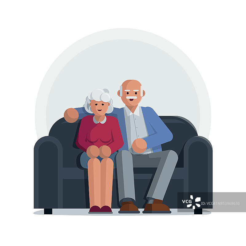 一对幸福的老夫妇一起坐在沙发上图片素材
