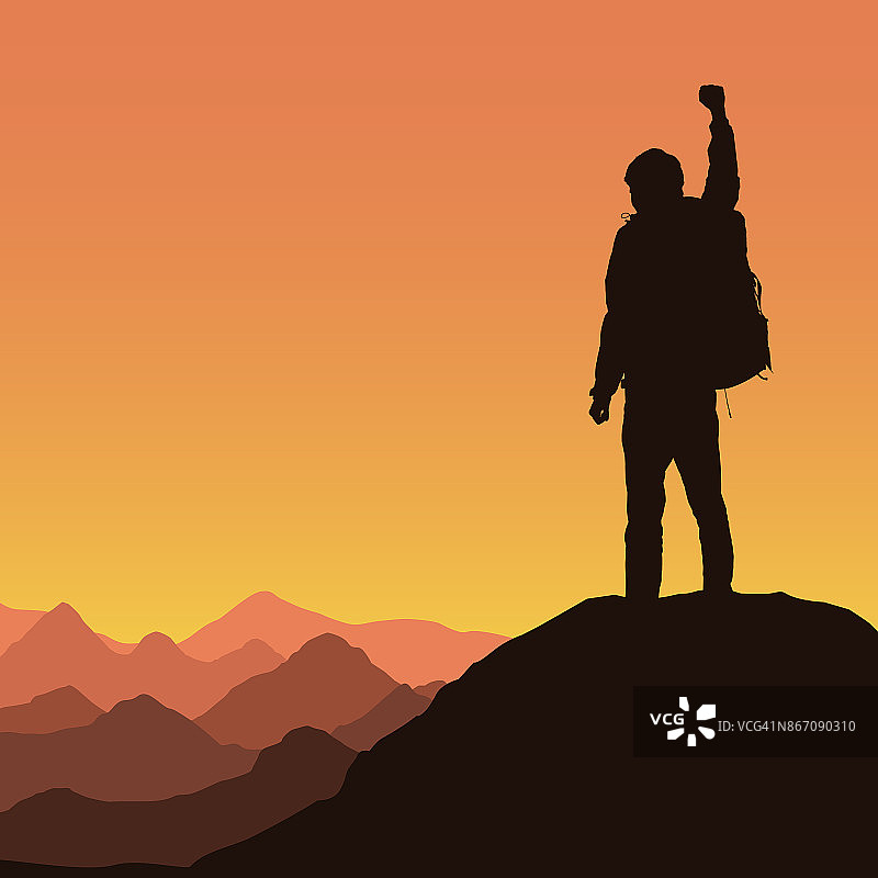 矢量插图的山景观与现实剪影的登山者在岩石顶部与一个胜利的姿态下的橙色天空图片素材