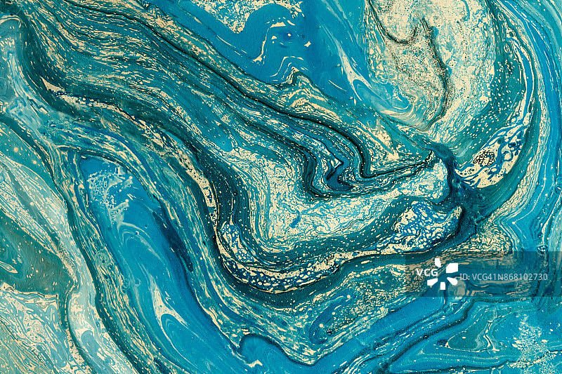 抽象创意背景与蓝色大理石油画表面。液体涂料。图片素材