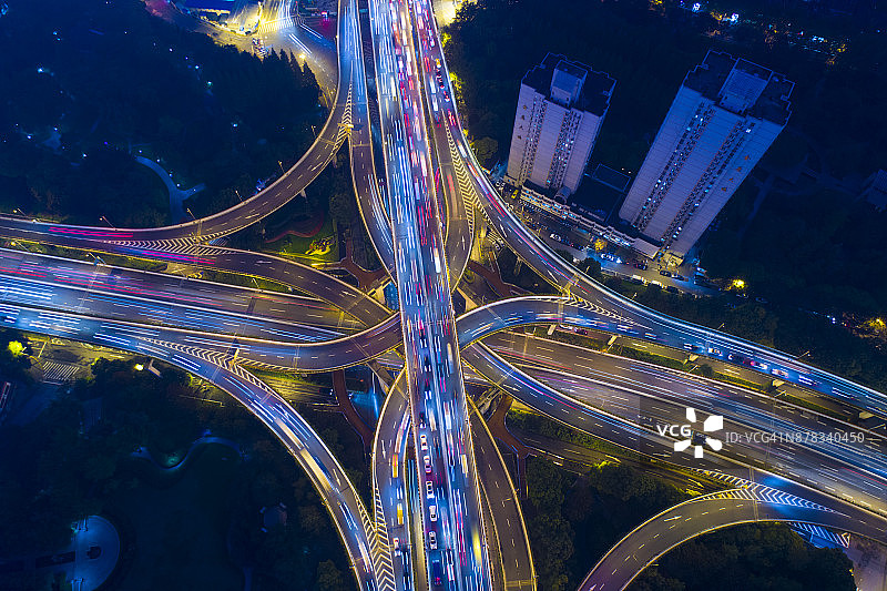 上海公路夜景鸟瞰图图片素材