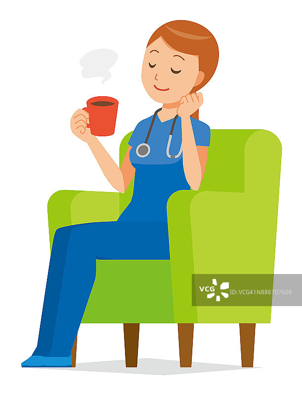 一个穿蓝色手术服的女护士正坐在沙发上喝咖啡图片素材