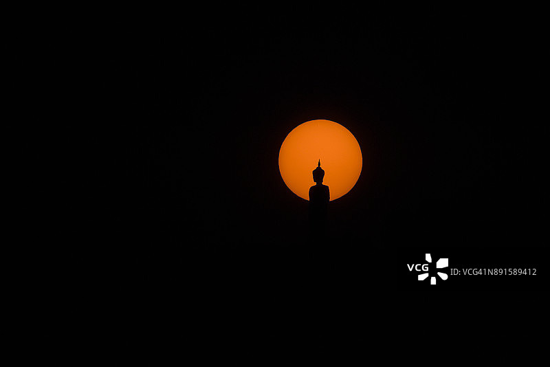 日落在山上，清迈，泰国，寺庙图片素材