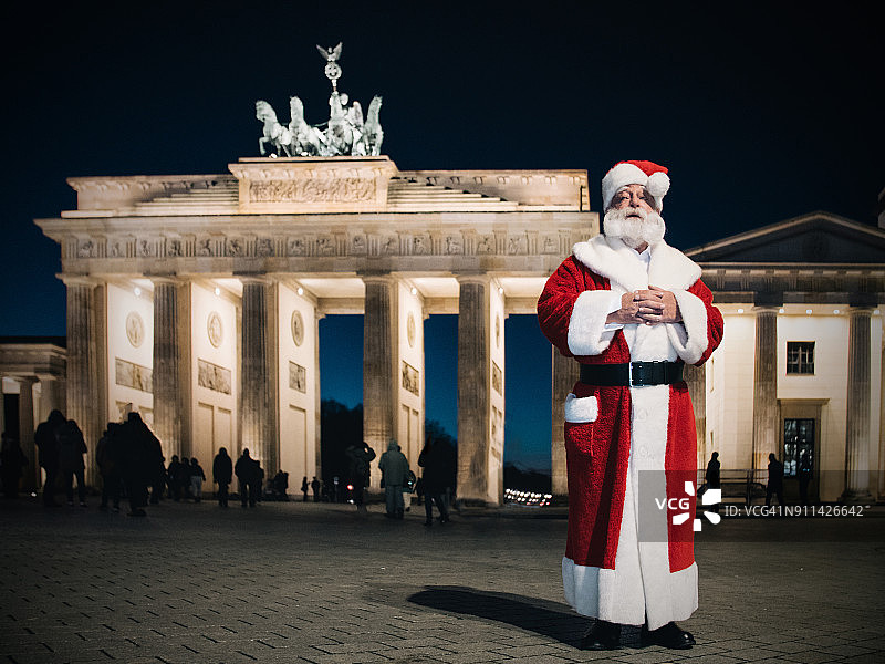 勃兰登堡门的圣诞老人图片素材