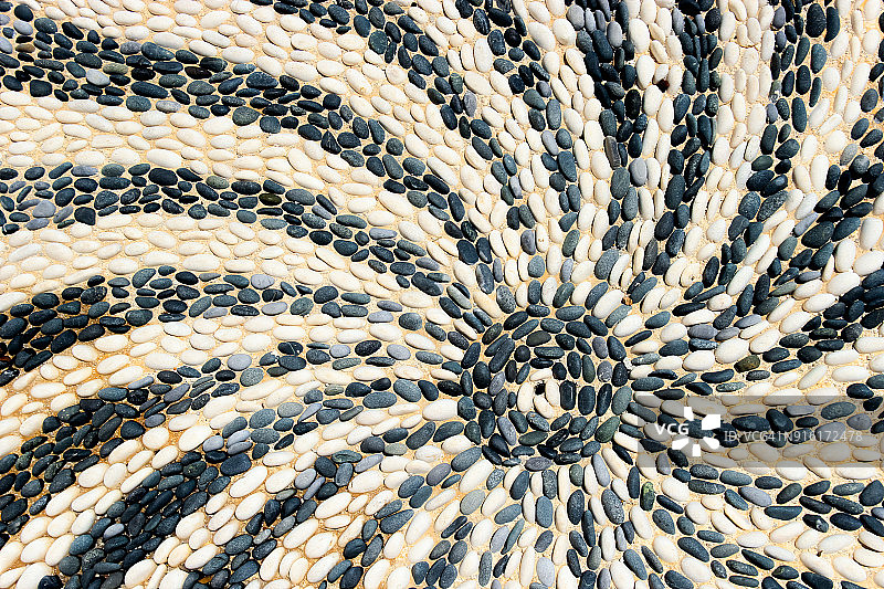 由鹅卵石制成的太阳抽象画，罗德岛，希腊图片素材