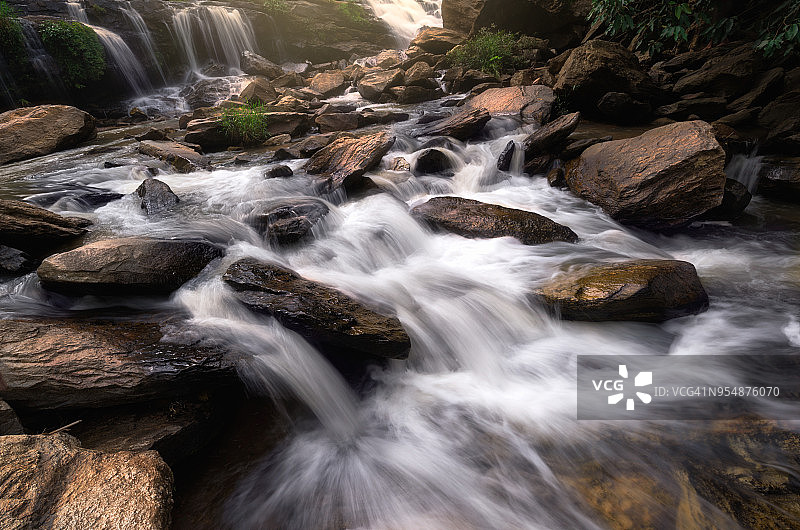 泰国清迈，Doi Inthanon国家公园的湄雅瀑布图片素材