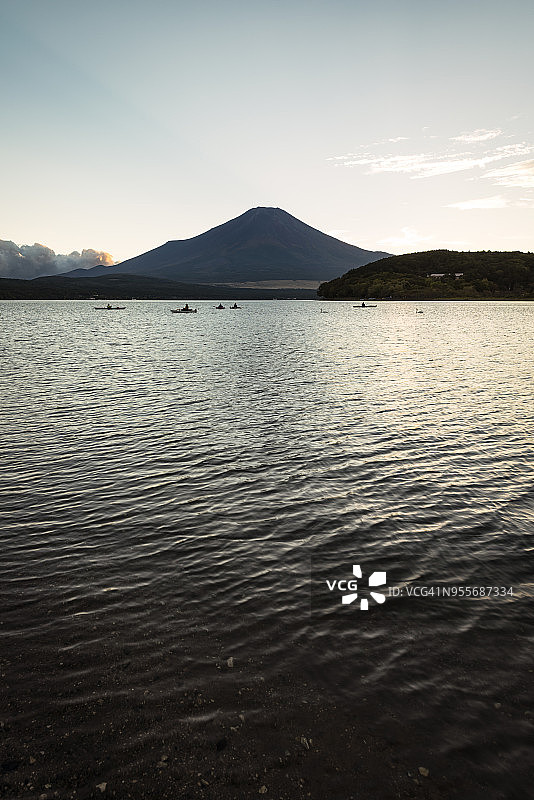 富士山上的山中湖图片素材