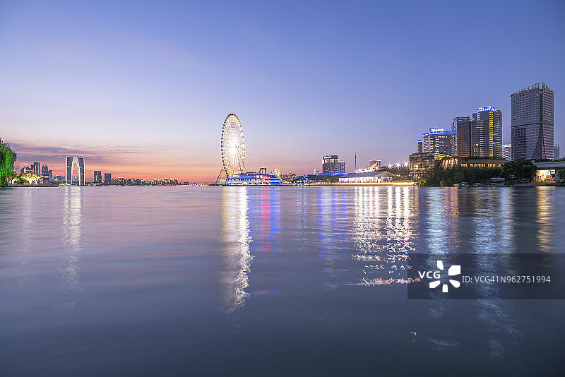 苏州金融区夜景，金鸡湖风光图片素材