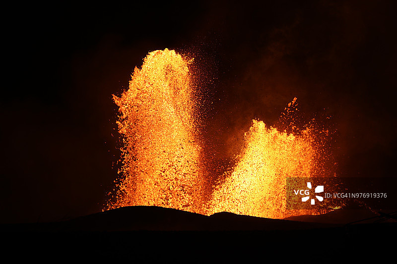 2018年5月底，夏威夷基拉韦厄火山的熔岩喷泉图片素材