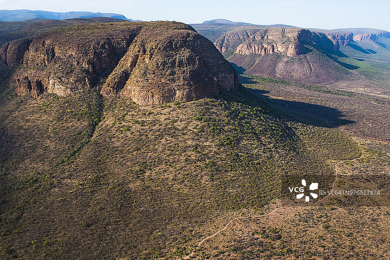 南非林波波市马拉塔巴私人禁猎区的沃特堡山脉图片素材