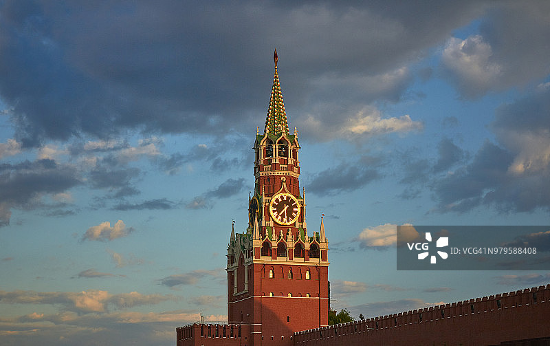 日落时分莫斯科克里姆林宫的Spasskaya塔特写图片素材