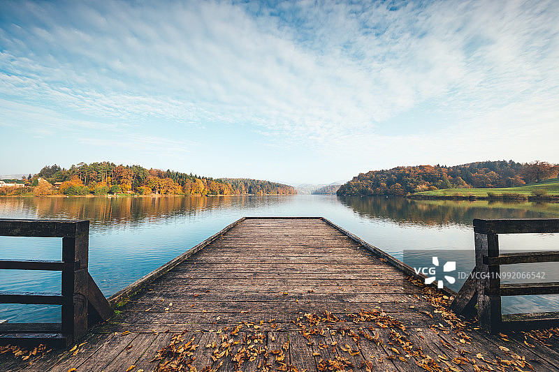 湖边的秋天图片素材