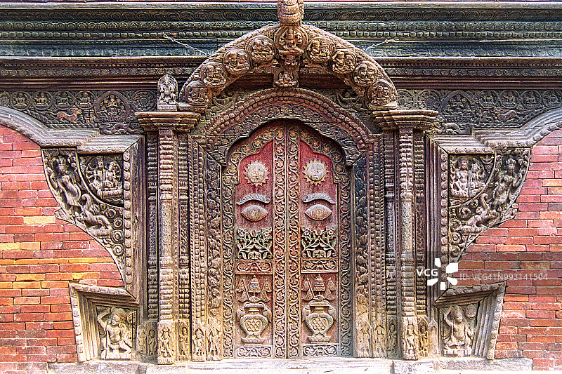雕刻木门在帕坦杜巴广场，加德满都山谷，尼泊尔图片素材