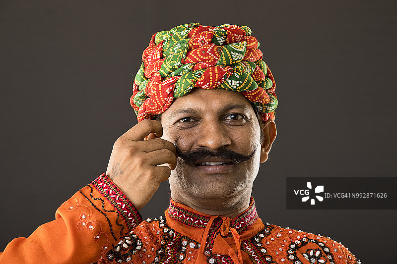 印度男子留胡子图片素材