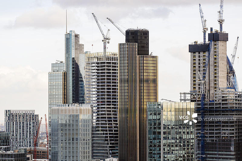 新摩天大楼正在建设中的伦敦金融城金融区，英格兰，英国图片素材