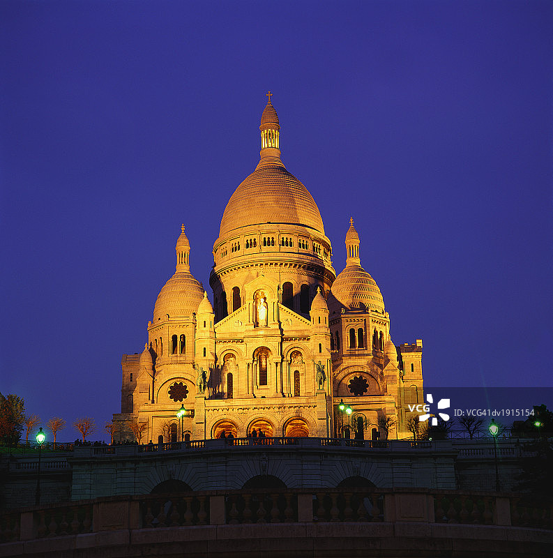圣心大教堂之夜，巴黎，法国图片素材