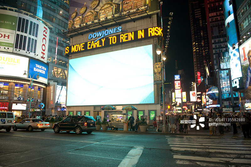 2010年7月3日，美国纽约，时代广场上发光的屏幕图片素材