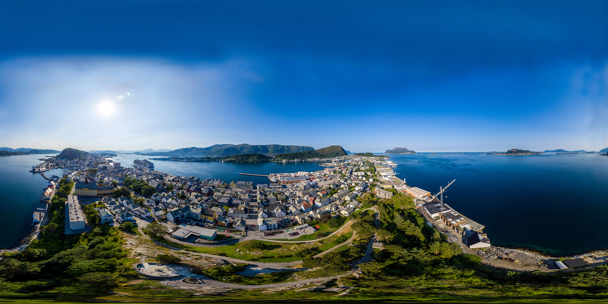 挪威Ålesund城市360度鸟瞰图图片下载