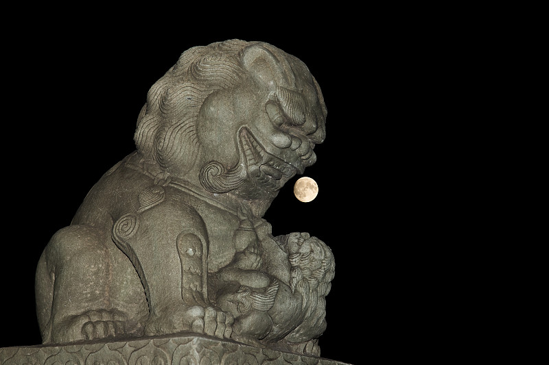 卢沟桥石狮子与月亮图片下载