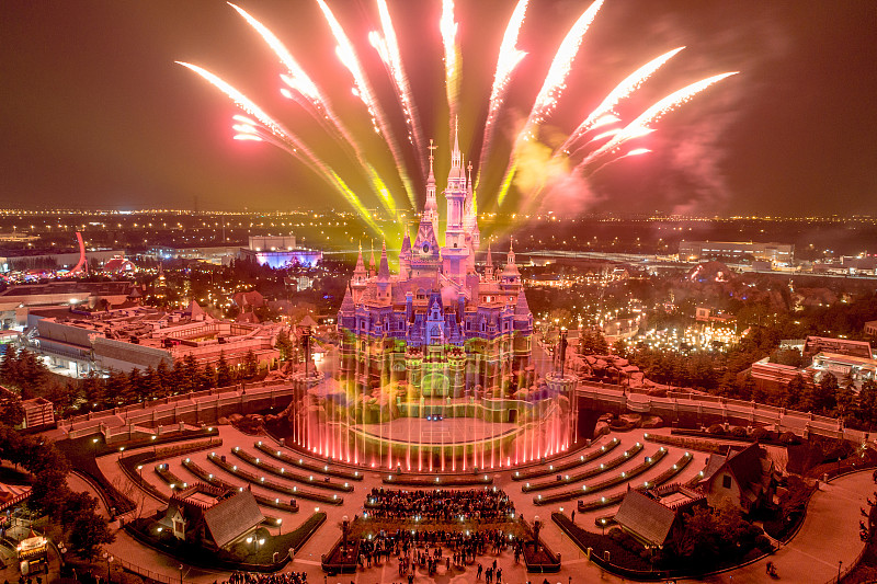 航拍 上海迪士尼乐园 奇幻童话城堡 烟花表演图片下载