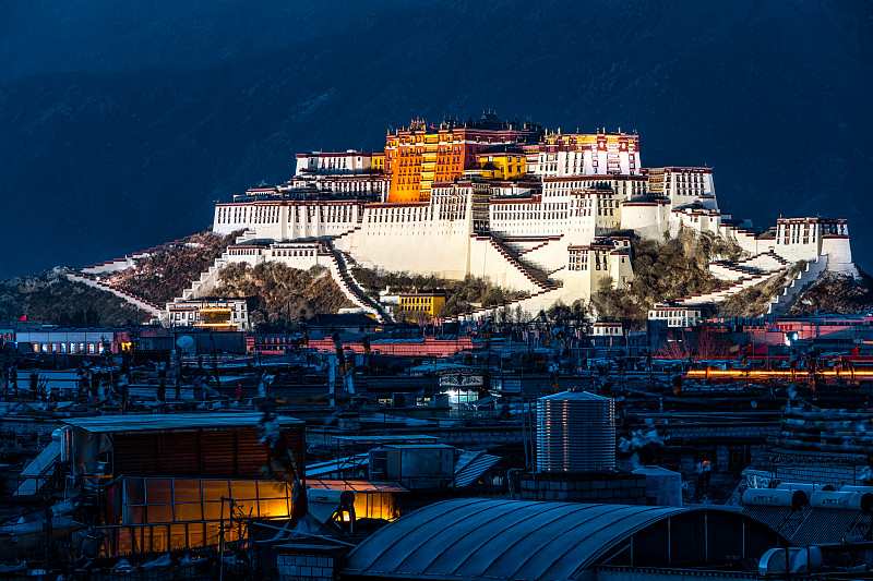 布达拉宫夜景 西藏拉萨图片下载